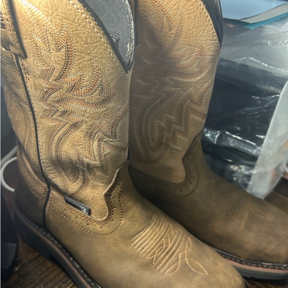 Boots,Wolverine waterproof steel toe boots, oil resistant and slip resistant
